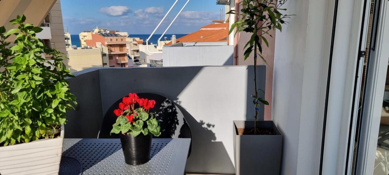 Bright & Modern Apt With View Heraklion Exterior foto